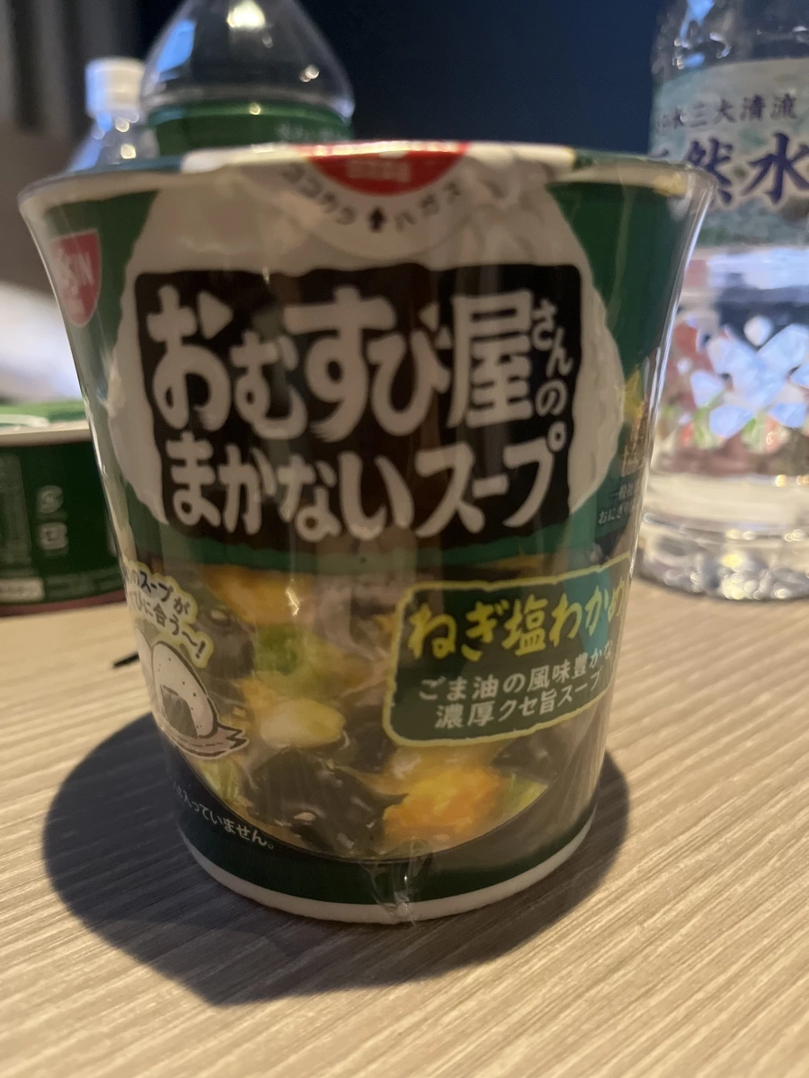 日清飯糰店員工餐湯品 蔥鹽海帶芽風味