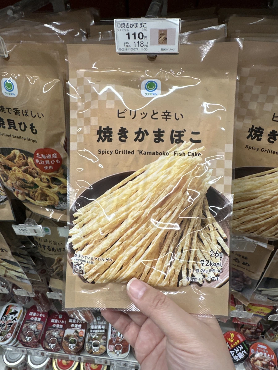 FamilyMart 辣味烤魚板絲