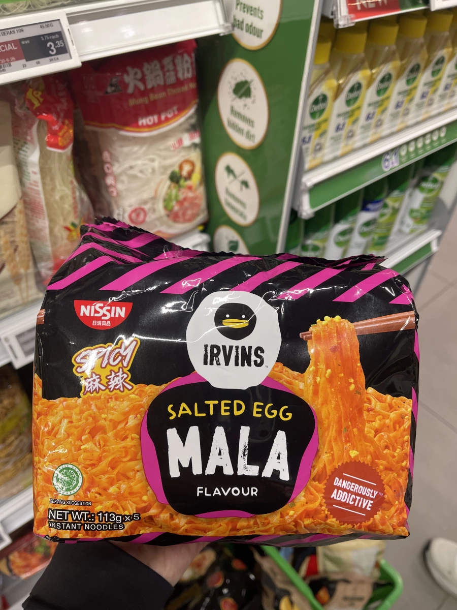 NISSIN x IRVINS 辣味鹹蛋黃麻辣風味乾拌麵