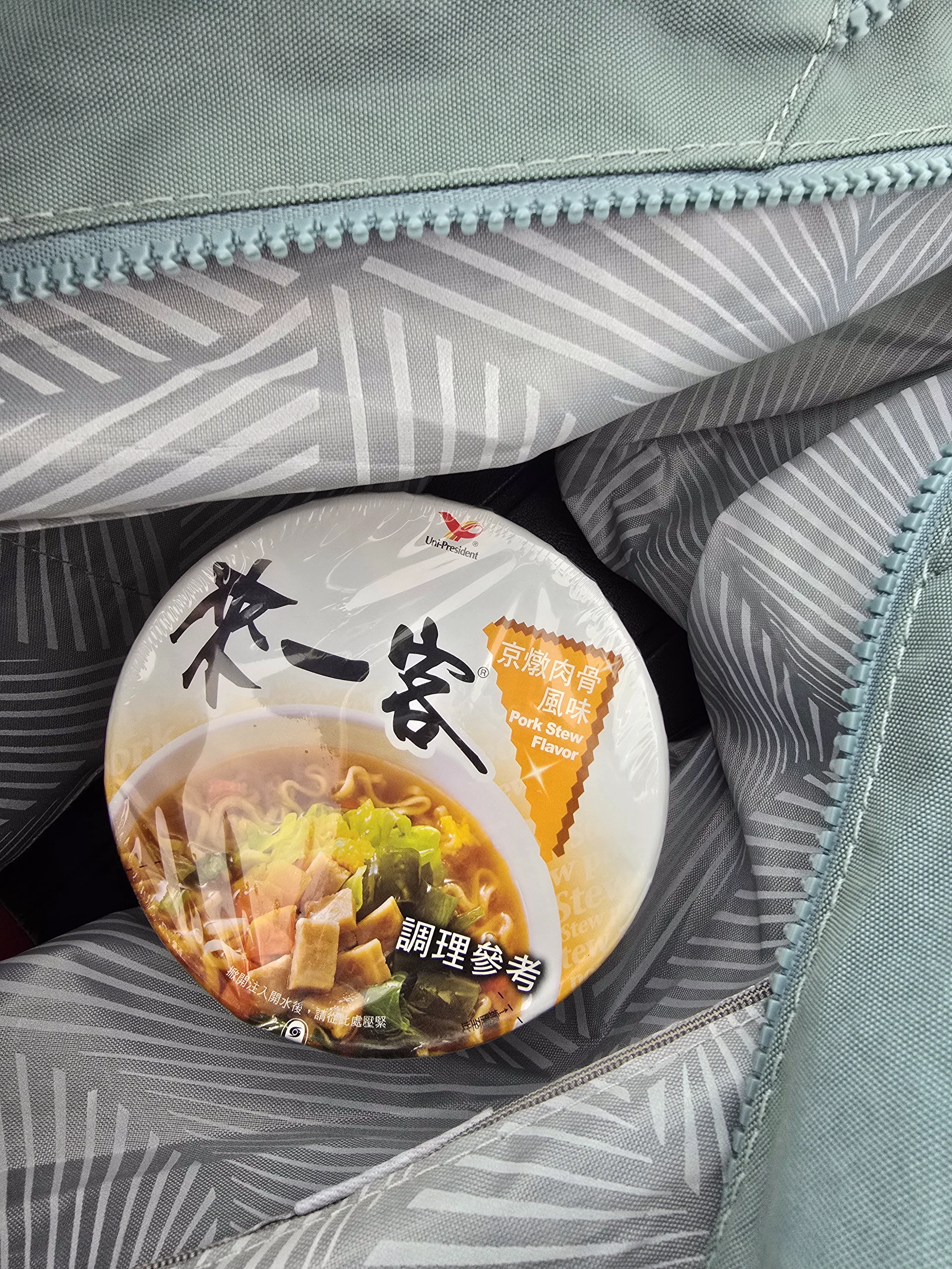 來一客京燉肉骨風味杯麵