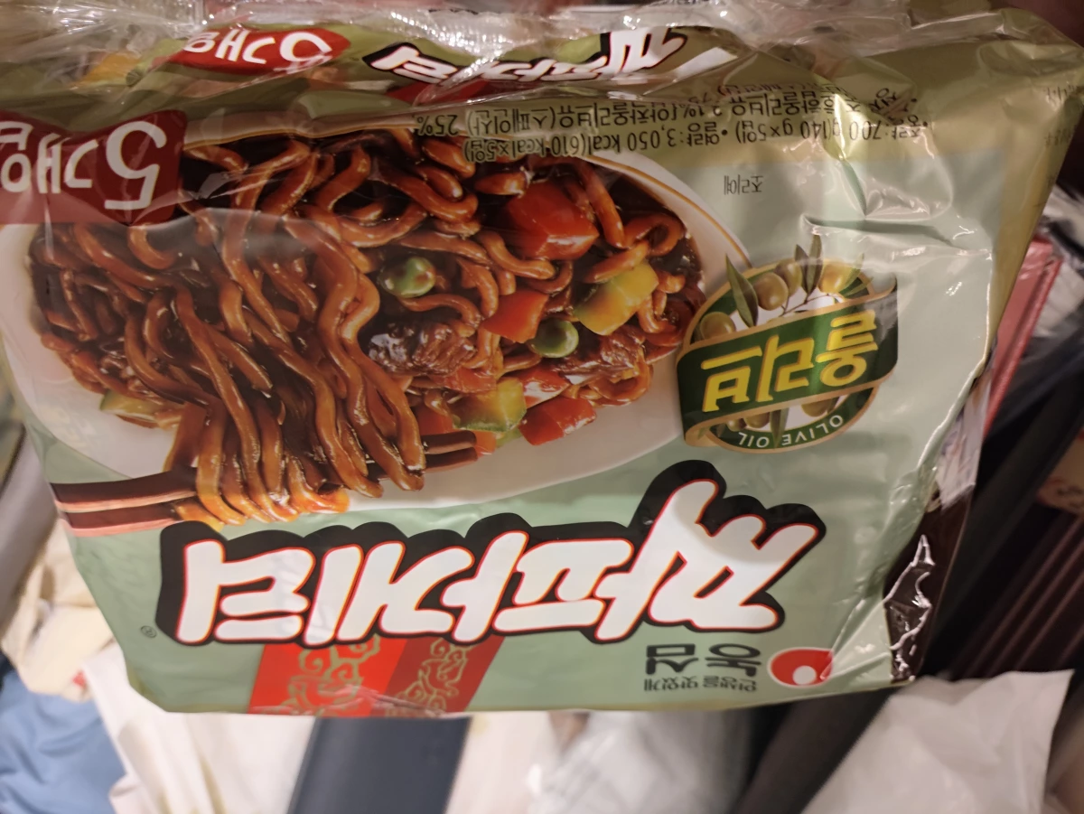 農心橄欖炸醬麵