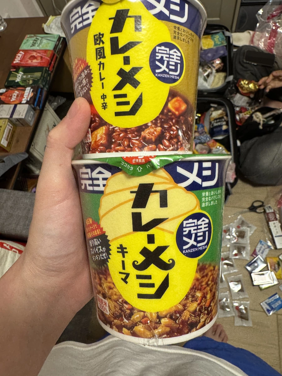 日清完全美味歐風咖哩即食飯（中辛）、日清完全美味乾咖哩即食飯