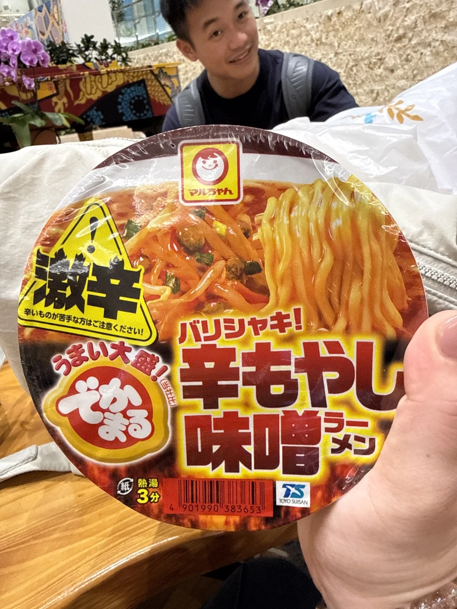 東洋水產 でかまる 辣豆芽味噌拉麵