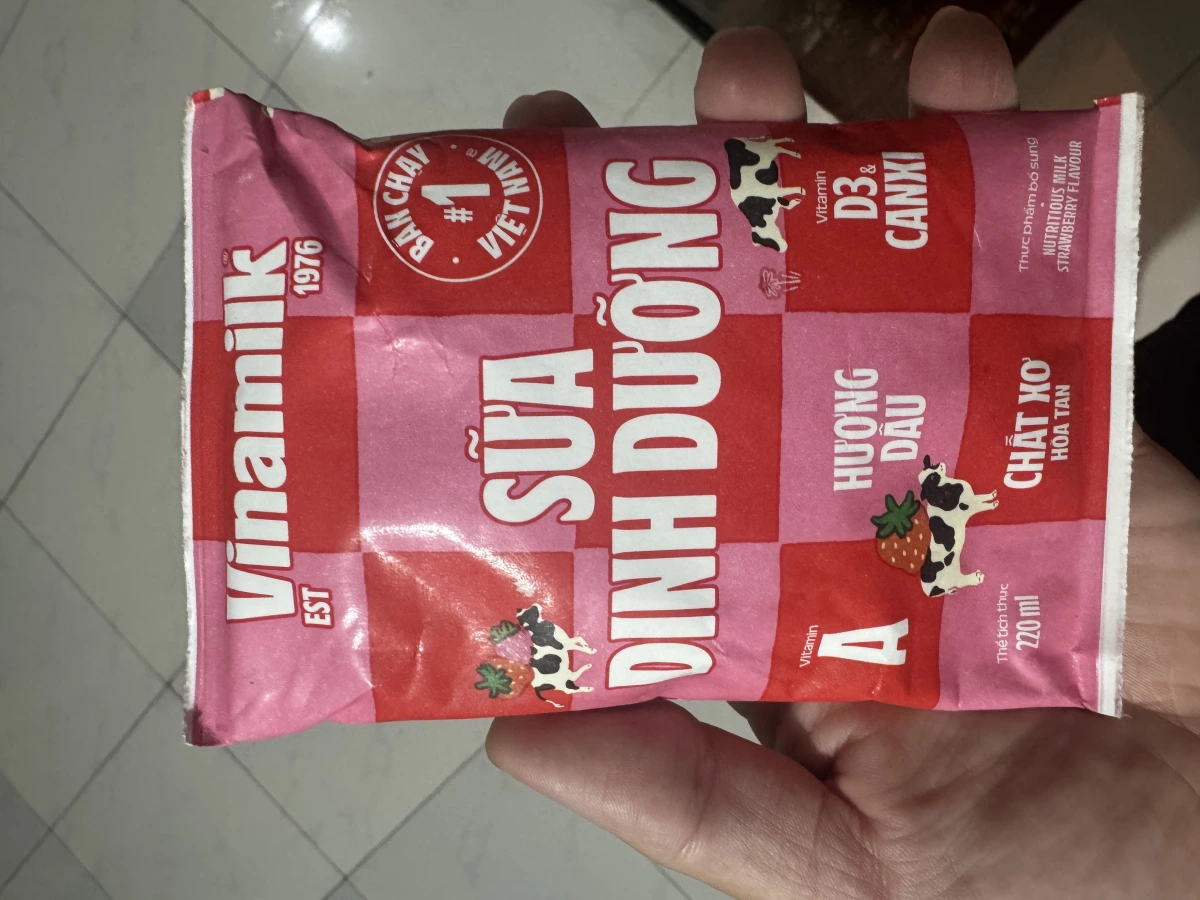 Vinamilk 草莓風味乳飲料