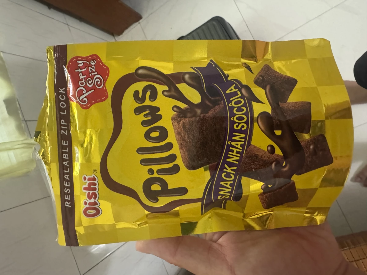 Oishi Pillows 巧克力夾心餅乾