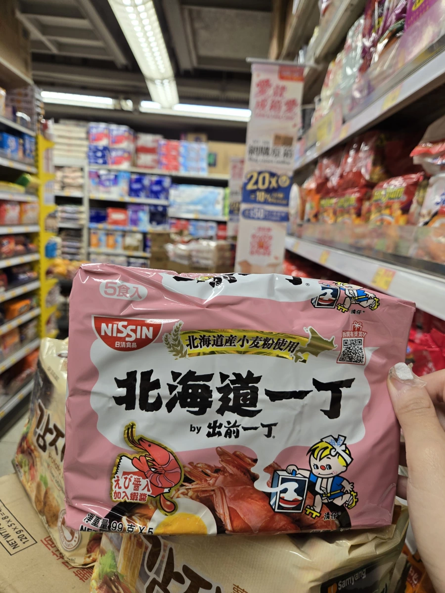 日清北海道一丁（加入蝦醬口味）、三養馬鈴薯拉麵（감자면）