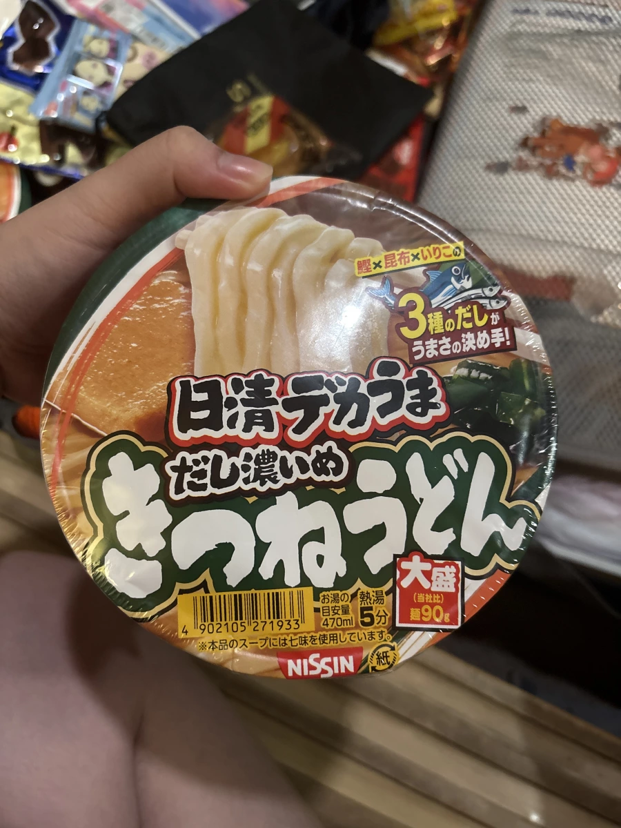 日清 Deka-uma 濃郁高湯油豆腐烏龍麵