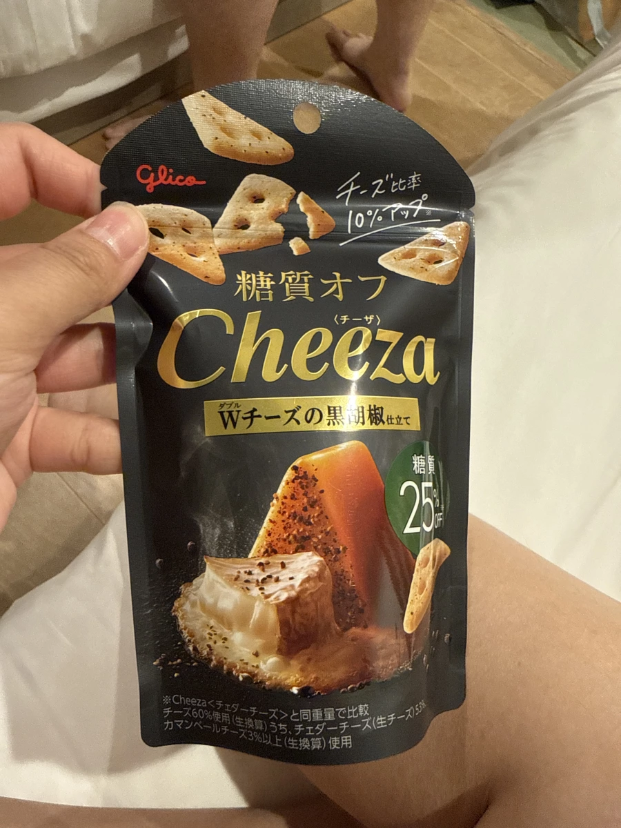 Glico Cheeza 糖質オフ（黑胡椒雙重起司口味）