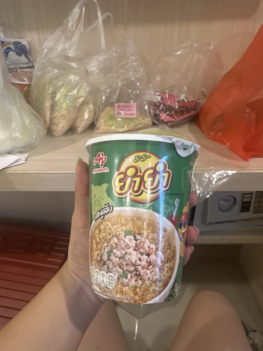 Yum Yum 泰國味之素豬肉末風味杯麵