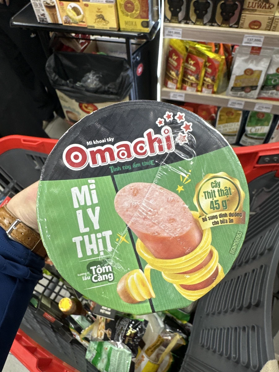 Omachi 越南馬鈴薯杯麵（龍蝦火鍋口味，含實體肉條）