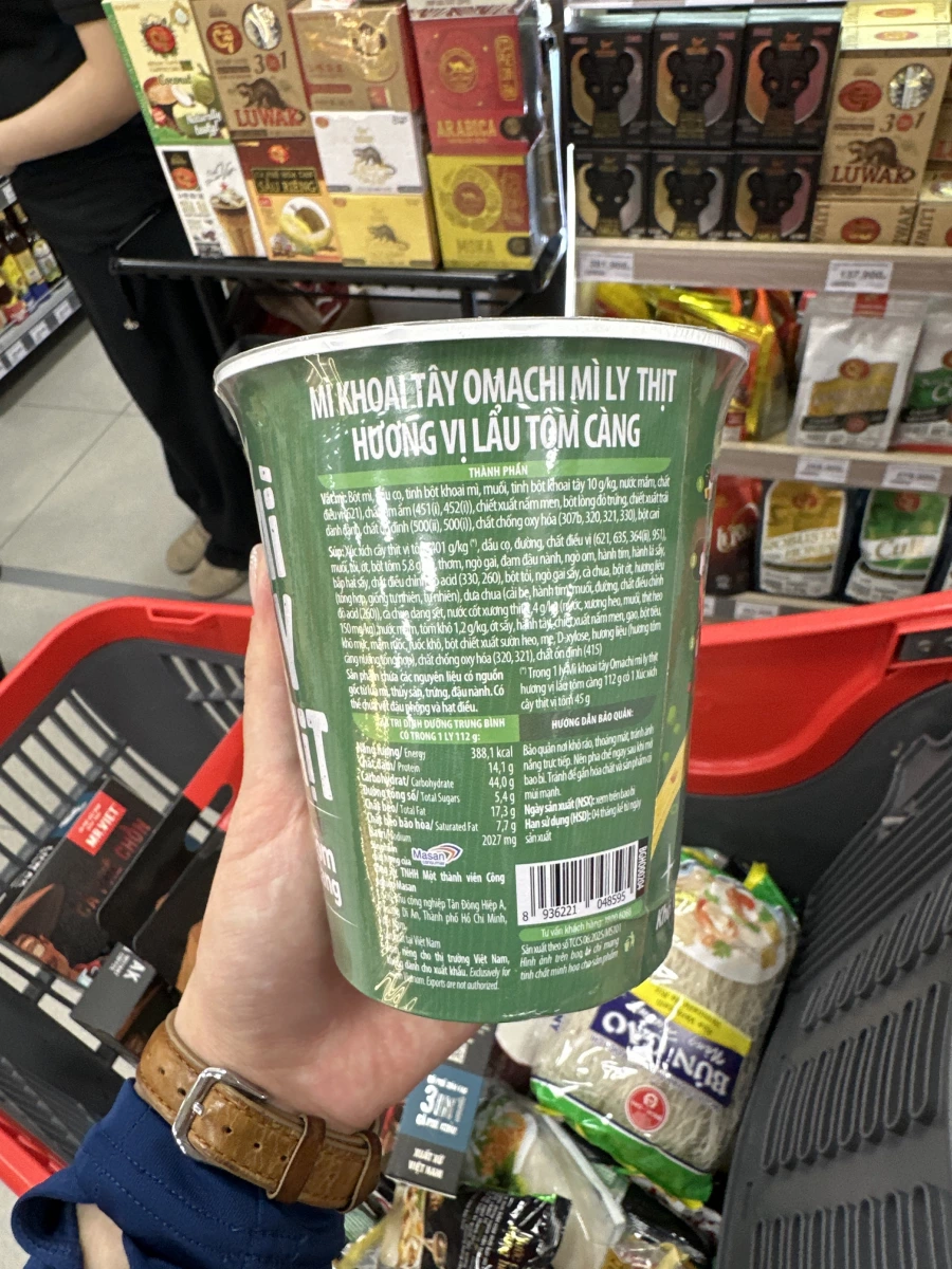 Omachi 越南馬鈴薯杯麵（龍蝦火鍋口味，含實體肉條）
