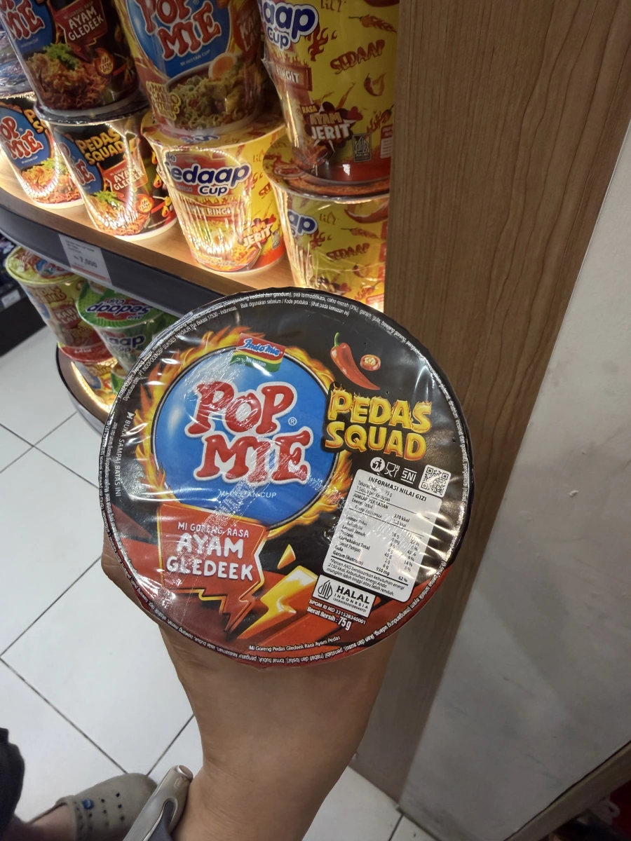 Indomie Pop Mie Pedas Squad Ayam Gledeek