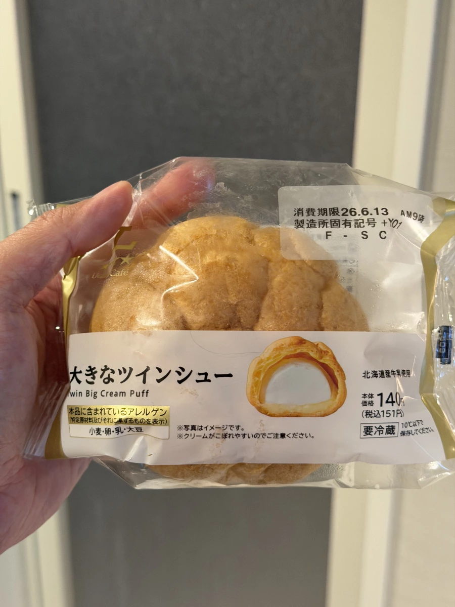 Lawson 大きなツインシュー (Twin Big Cream Puff)