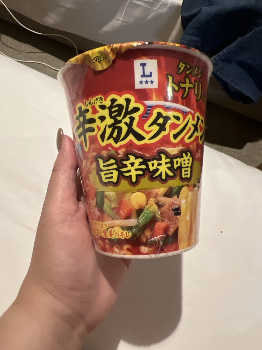 Tonari 辛激味噌湯麵杯麵 (Lawson 限定)