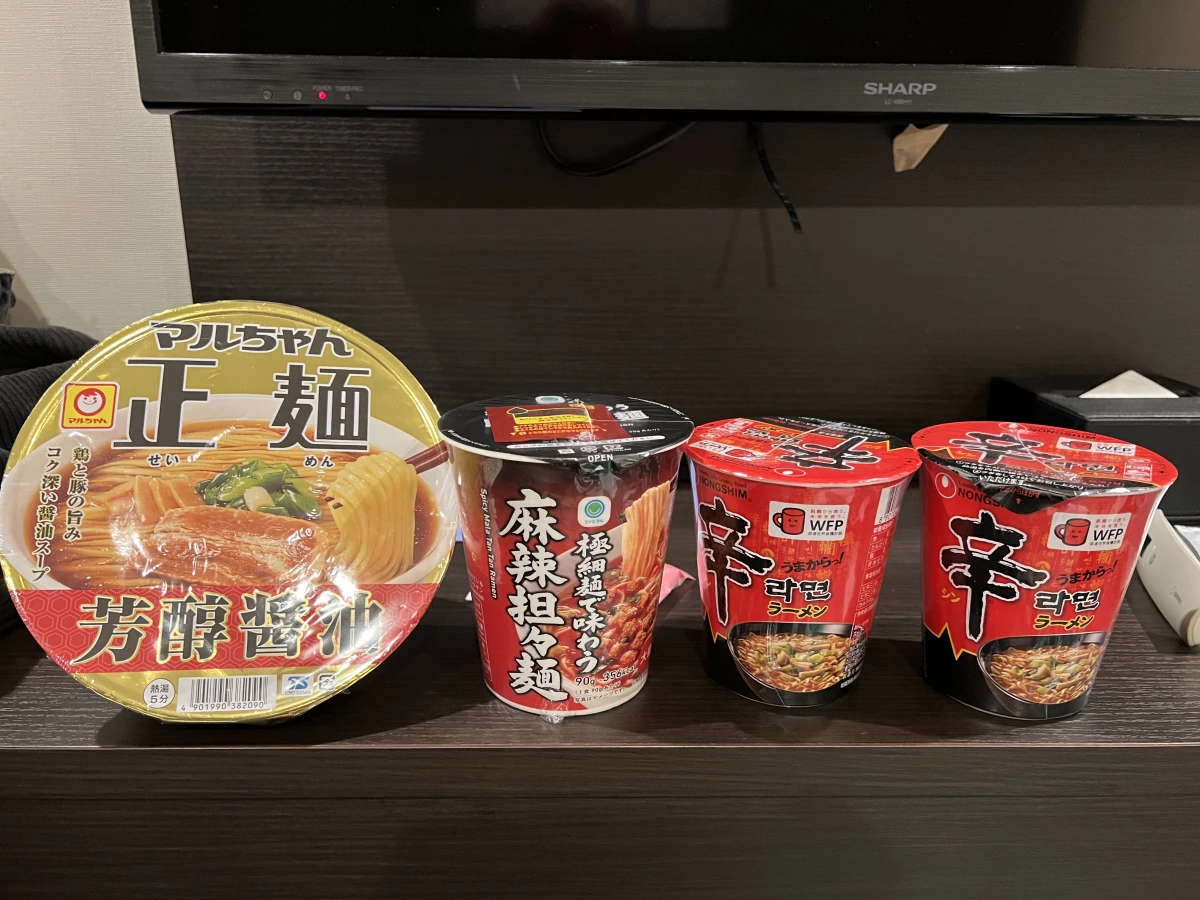 マルちゃん 正麺 芳醇醬油 (碗裝)、FamilyMart 極細麵麻辣擔擔麵 (杯裝)等