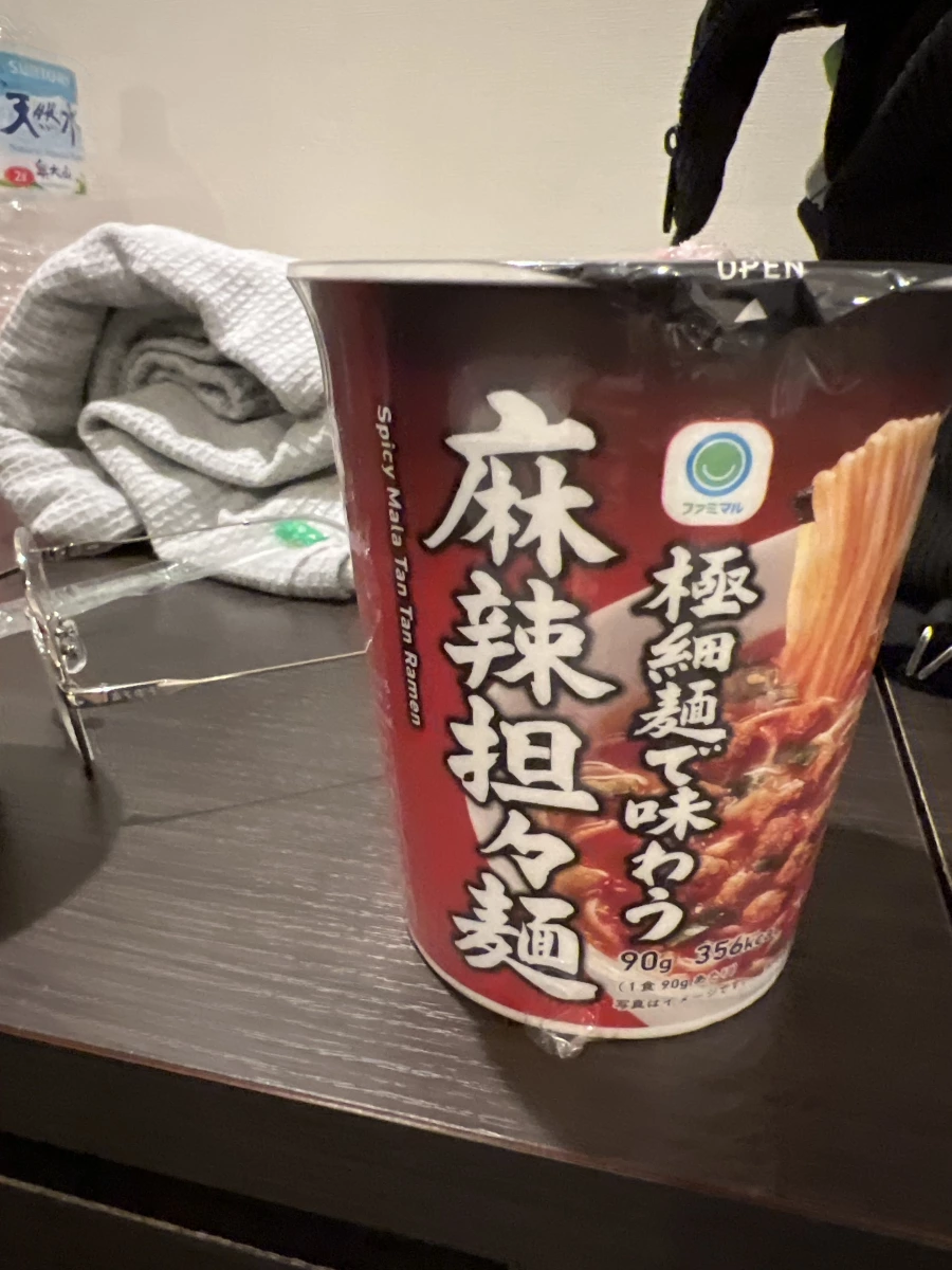 FamilyMart 麻辣擔擔麵杯麵
