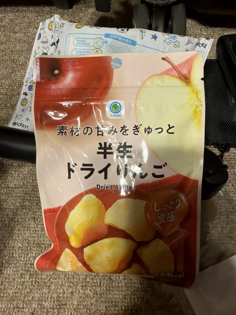 全家半生蘋果乾 (Famima Dried Apple)