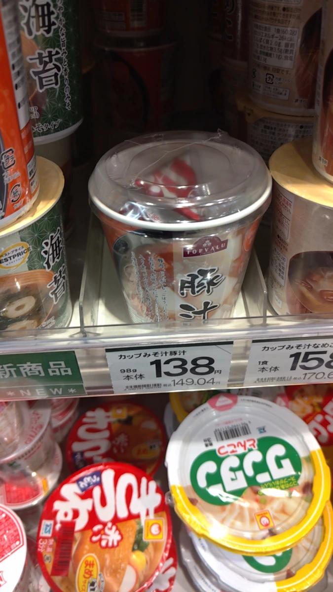 TOPVALU 豚汁 (即食豬肉味噌湯)、東洋水產 赤いきつね (紅豆皮烏龍麵)等