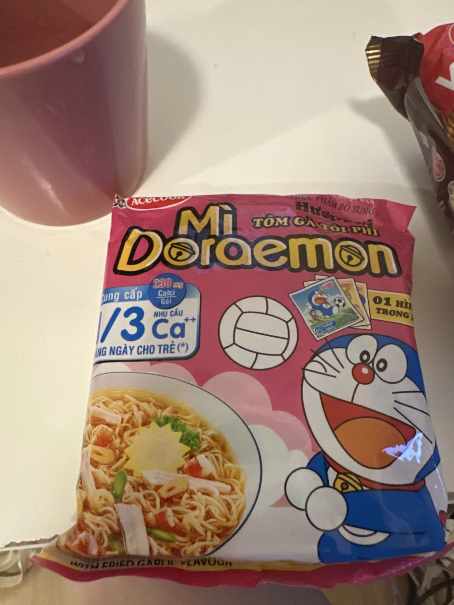 Acecook 哆啦A夢泡麵（雞肉炸蒜風味）