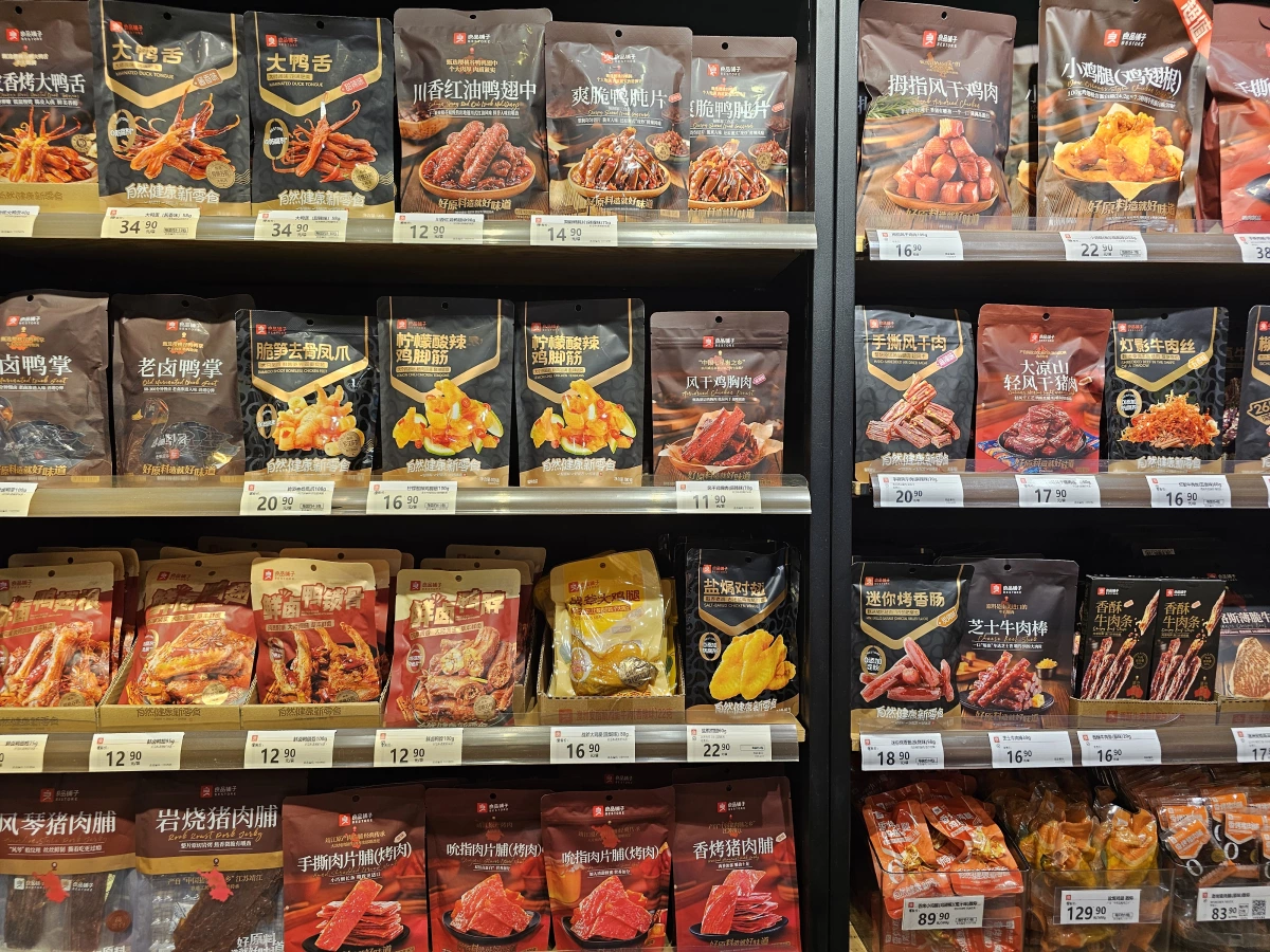 良品鋪子大鴨舌/鴨翅/鴨肫/鴨掌系列、良品鋪子手撕風乾牛肉/燈影牛肉絲/芝士牛肉棒等