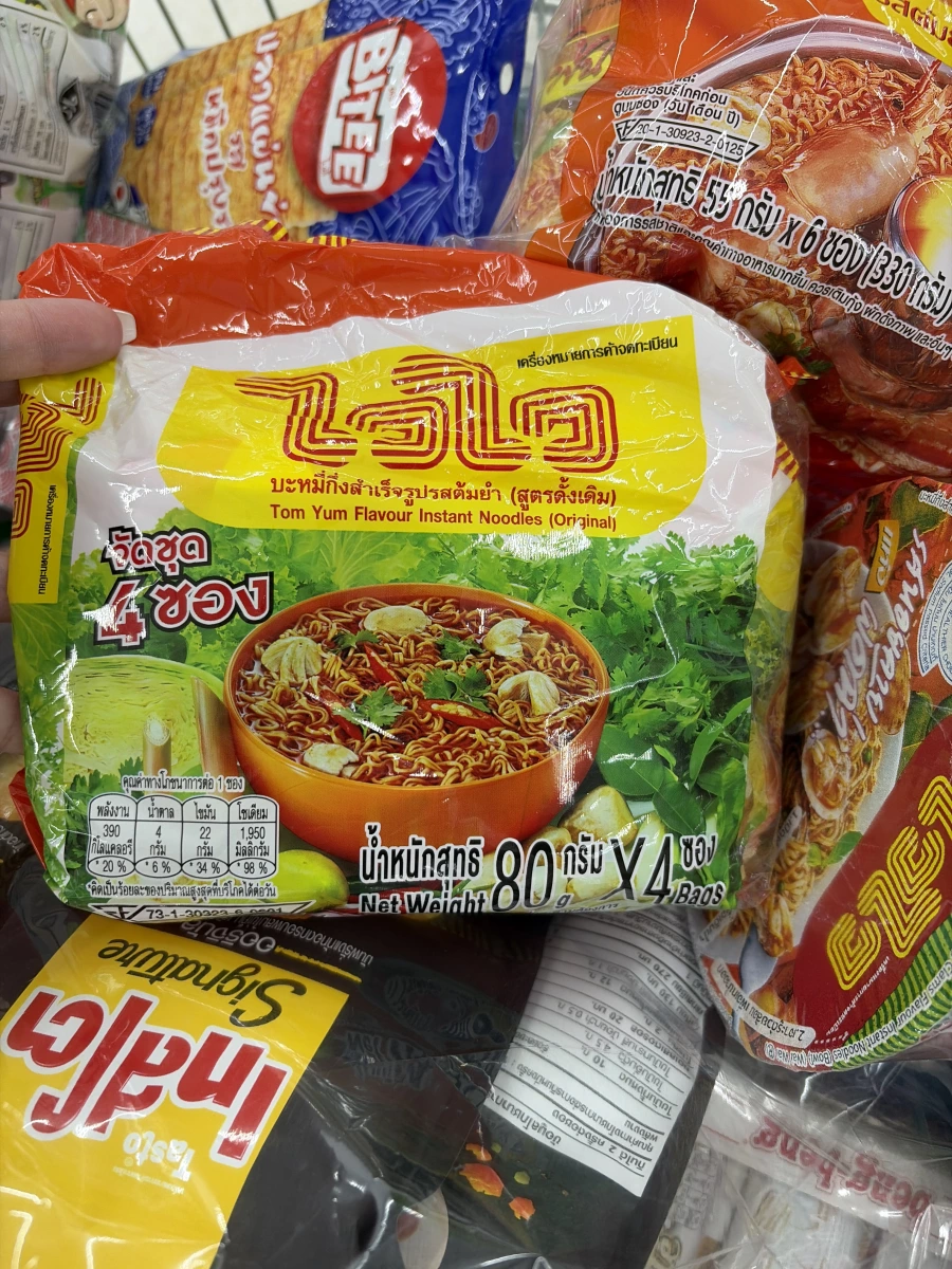 Wai Wai 酸辣味即食麵 (Tom Yum Flavour)、Tasto Signature 薯片等