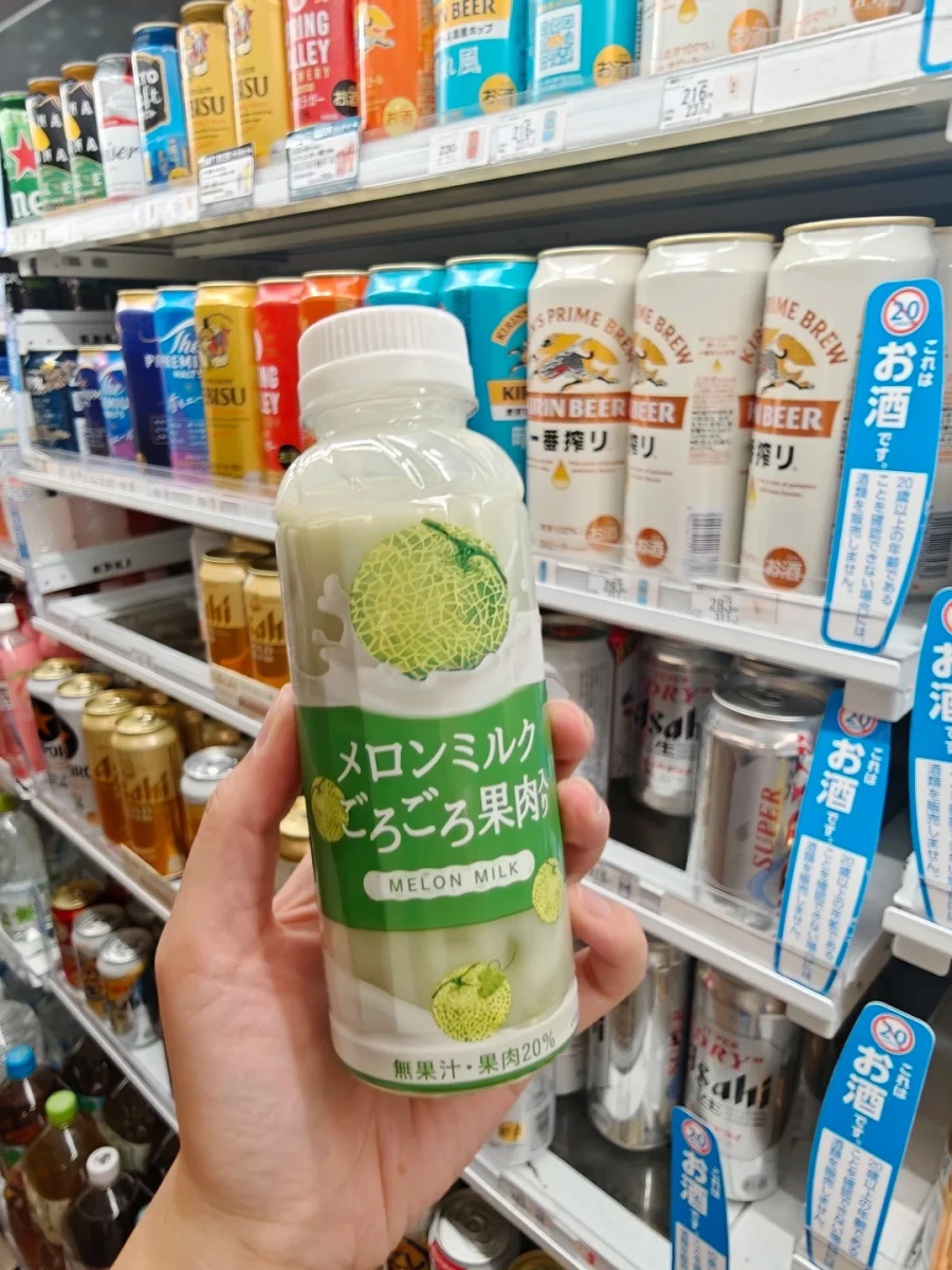FamilyMart 哈密瓜牛奶飲品