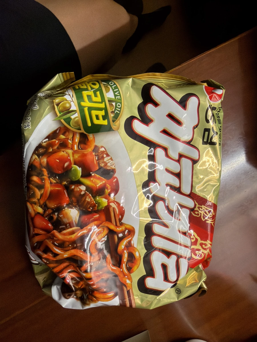 農心橄欖炸醬麵 (Nongshim Chapagetti)