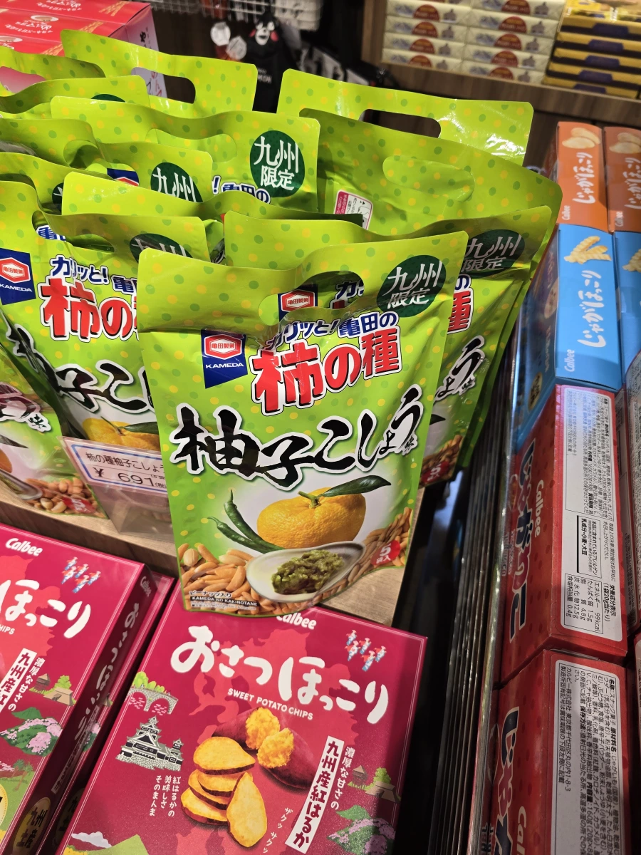 龜田製菓 柿之種 柚子胡椒口味、Calbee 九州限定紅薯片 (おさつほっこり)等