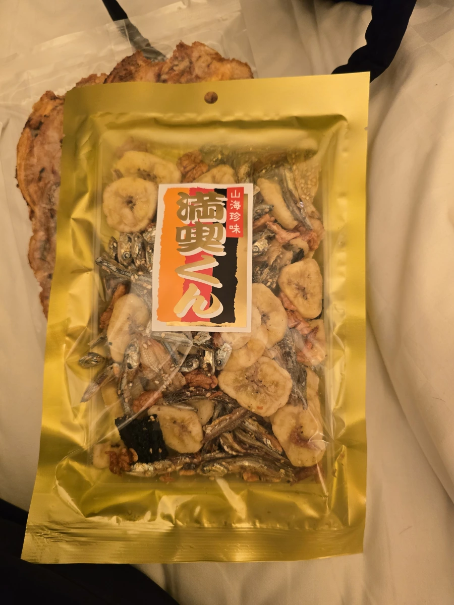 山海珍味 酒奧くん 綜合小魚乾零食、加工魚漿製品（背景物件）