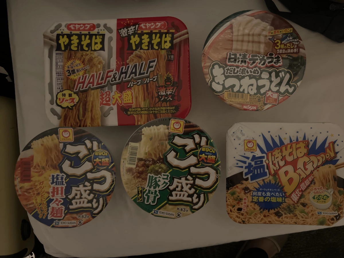 Peyoung Yakisoba Half & Half 激辛炒麵、日清 Dekauma 豆皮烏龍麵等