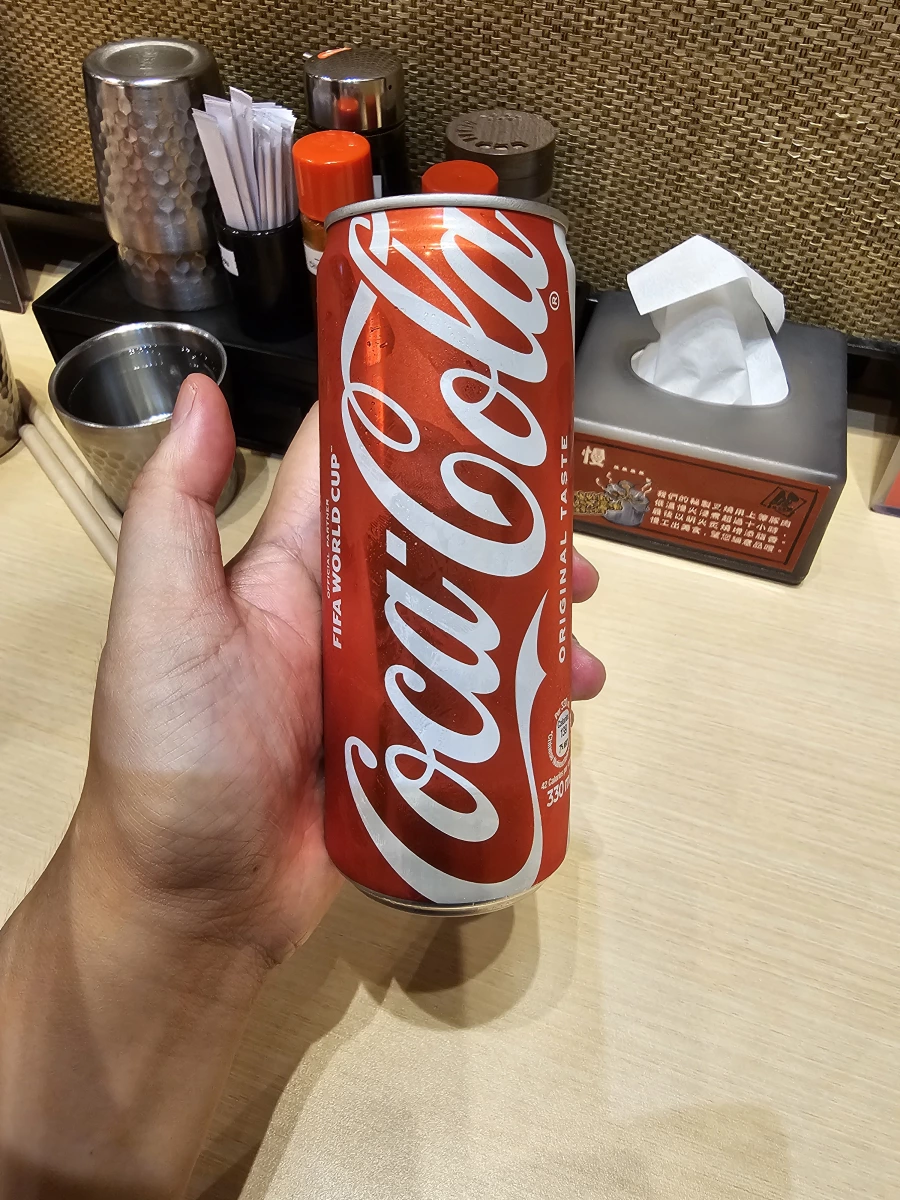 可口可樂罐裝飲料