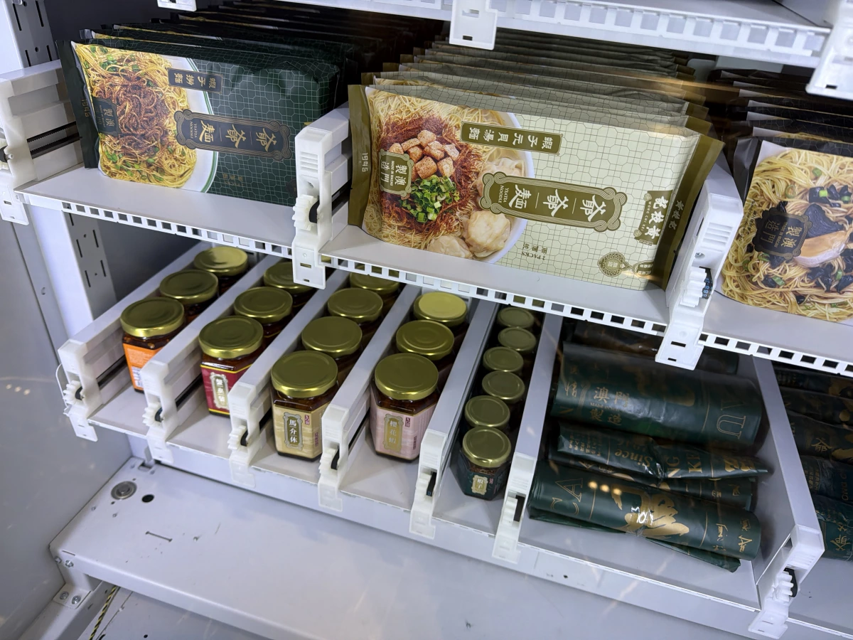 翁枝華 蝦子撈麵 / 蝦子元貝湯麵、翁枝華 蟹粉醬 / 馬介休醬 / 櫻花蝦醬