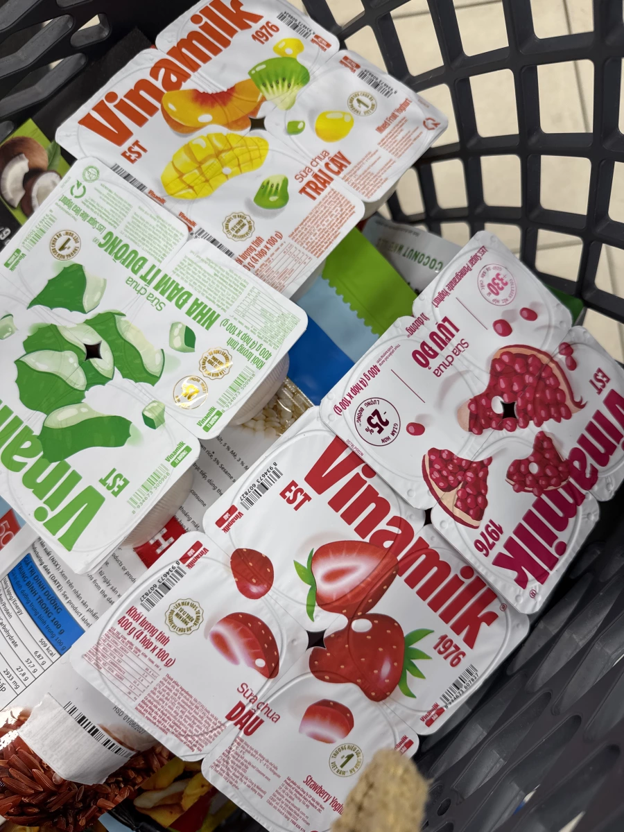 Vinamilk 綜合水果優格、Vinamilk 蘆薈優格等