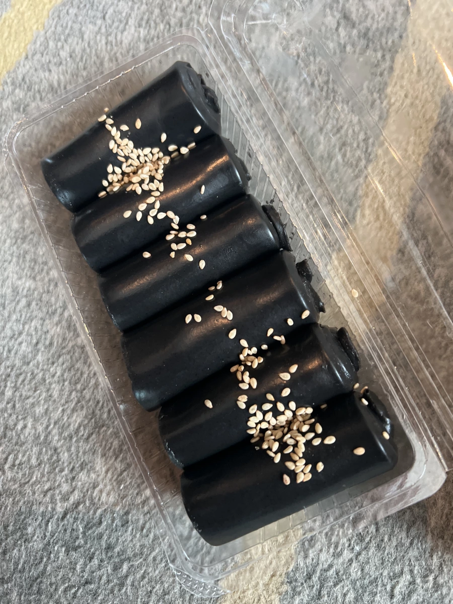 芝麻卷 (Sesame Rolls)