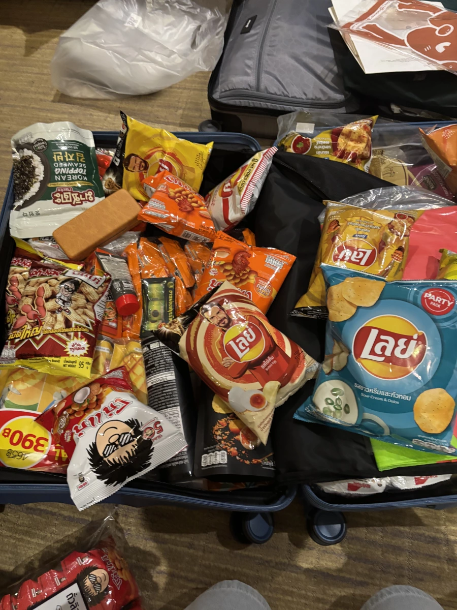 樂事洋芋片（Lay's）多款口味、老大哥花生豆（Koh-Kae）等