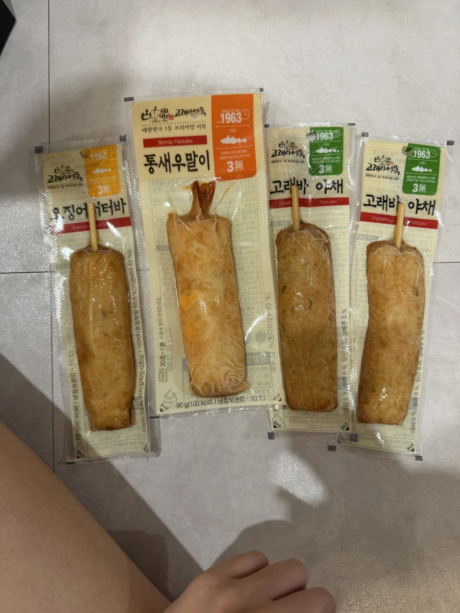 古來思魷魚奶油魚板棒、古來思整隻蝦魚板捲等
