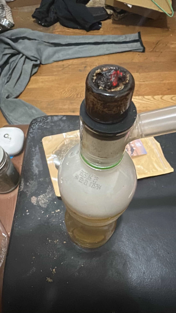 疑似毒品吸食器具 (Bong/水煙筒)
