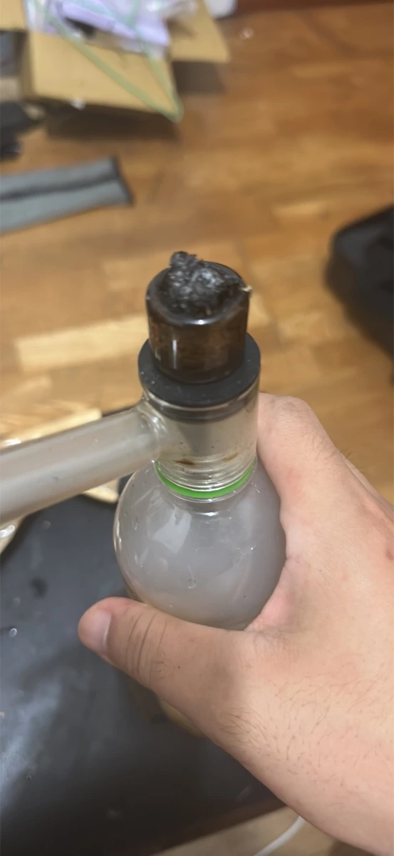疑似毒品吸食器具 (Bong/水煙筒)