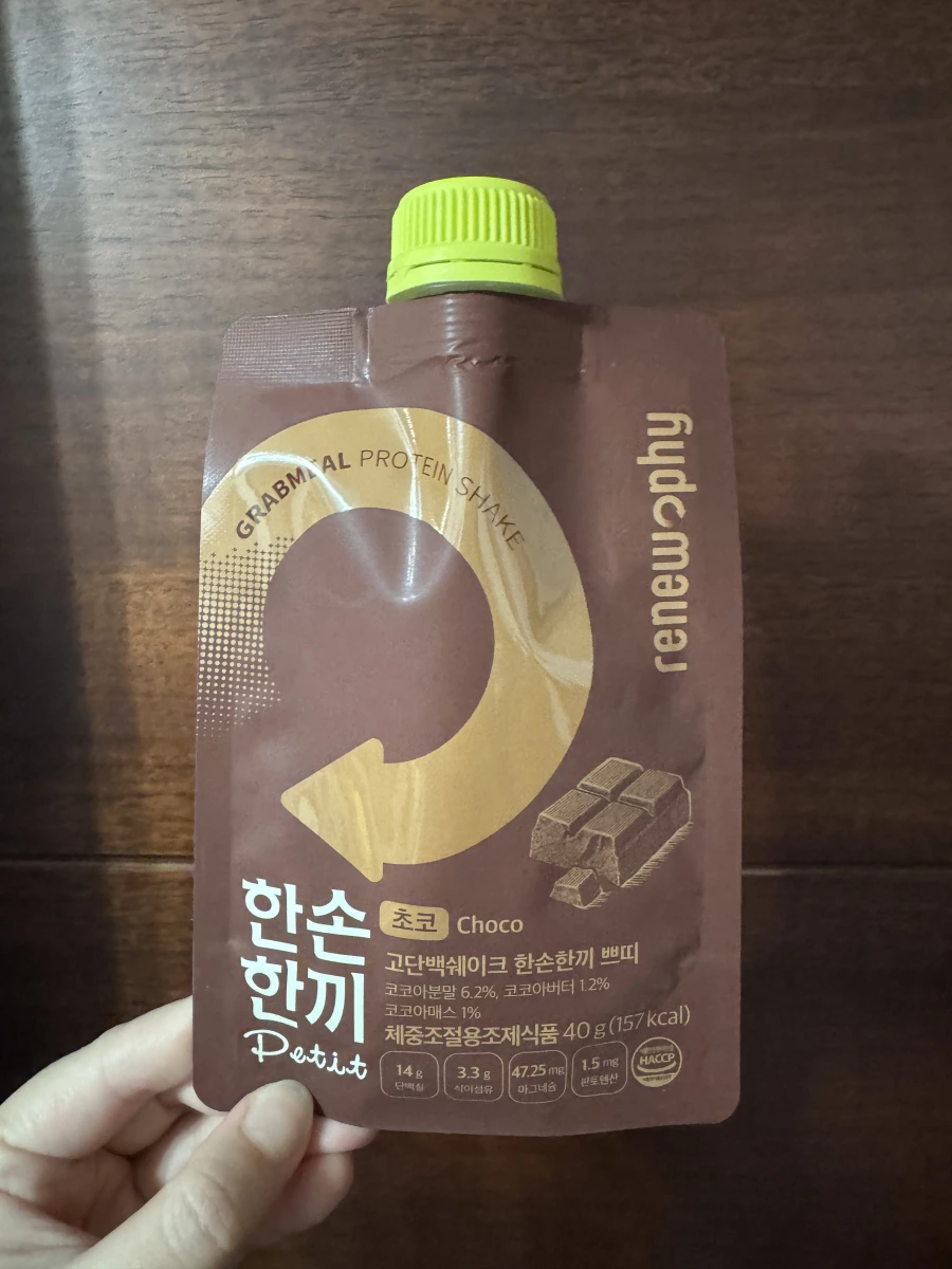 renewophy 巧克力高蛋白代餐奶昔 (한손한끼 Petit Choco)