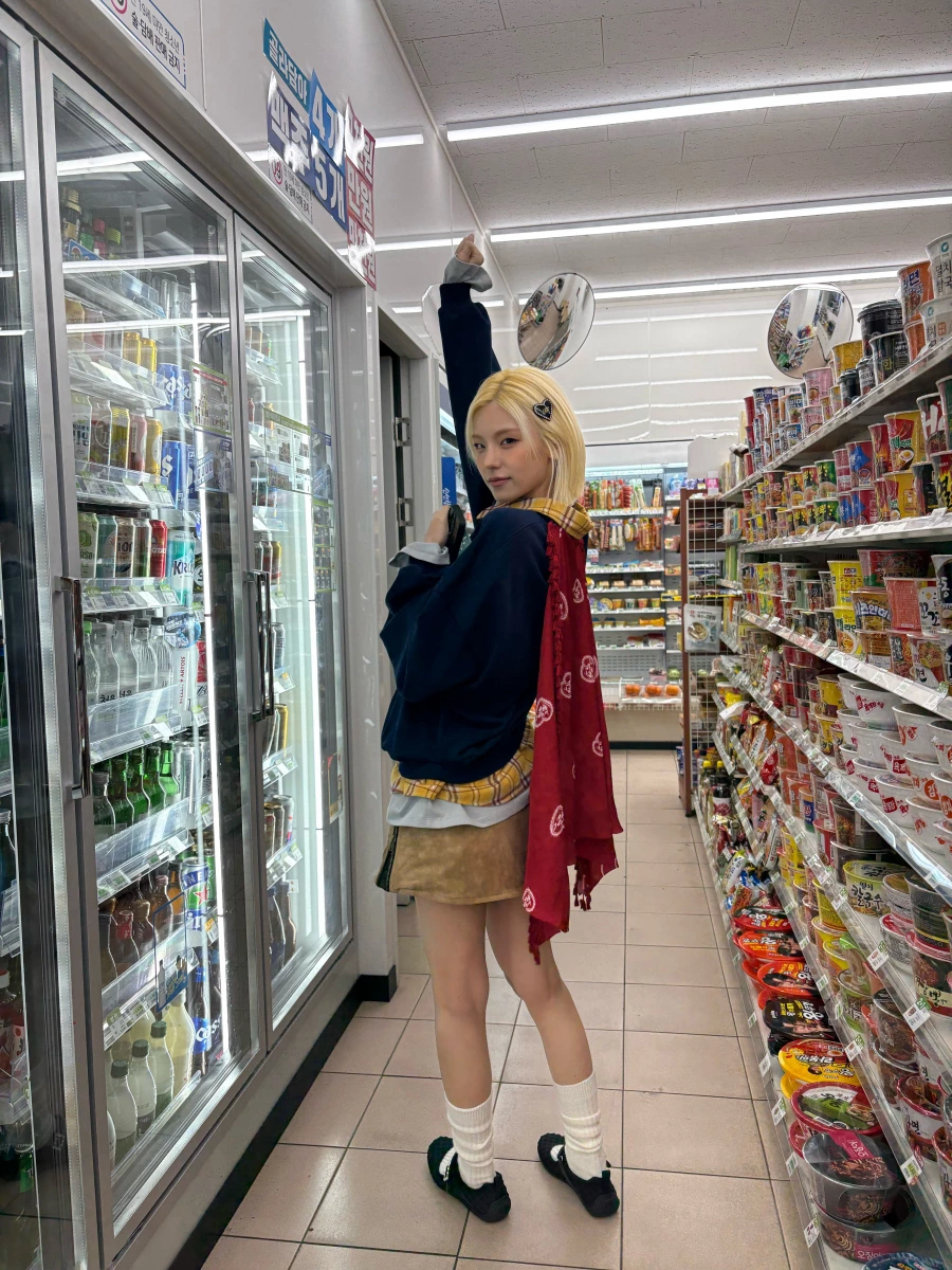 韓國杯裝速食麵（如辛拉麵、火辣雞麵等）、韓國酒類（如 Cass 啤酒、Terra 啤酒、真露燒酒）等