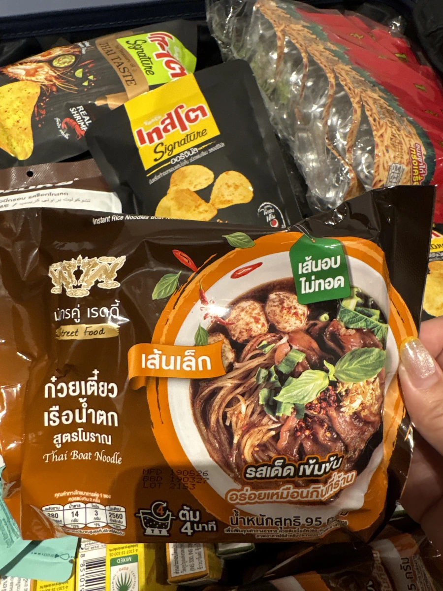 泰國船麵即食麵 (Thai Boat Noodle)、Tesco Signature 泰國蝦餅 (Real Shrimp Chips)等