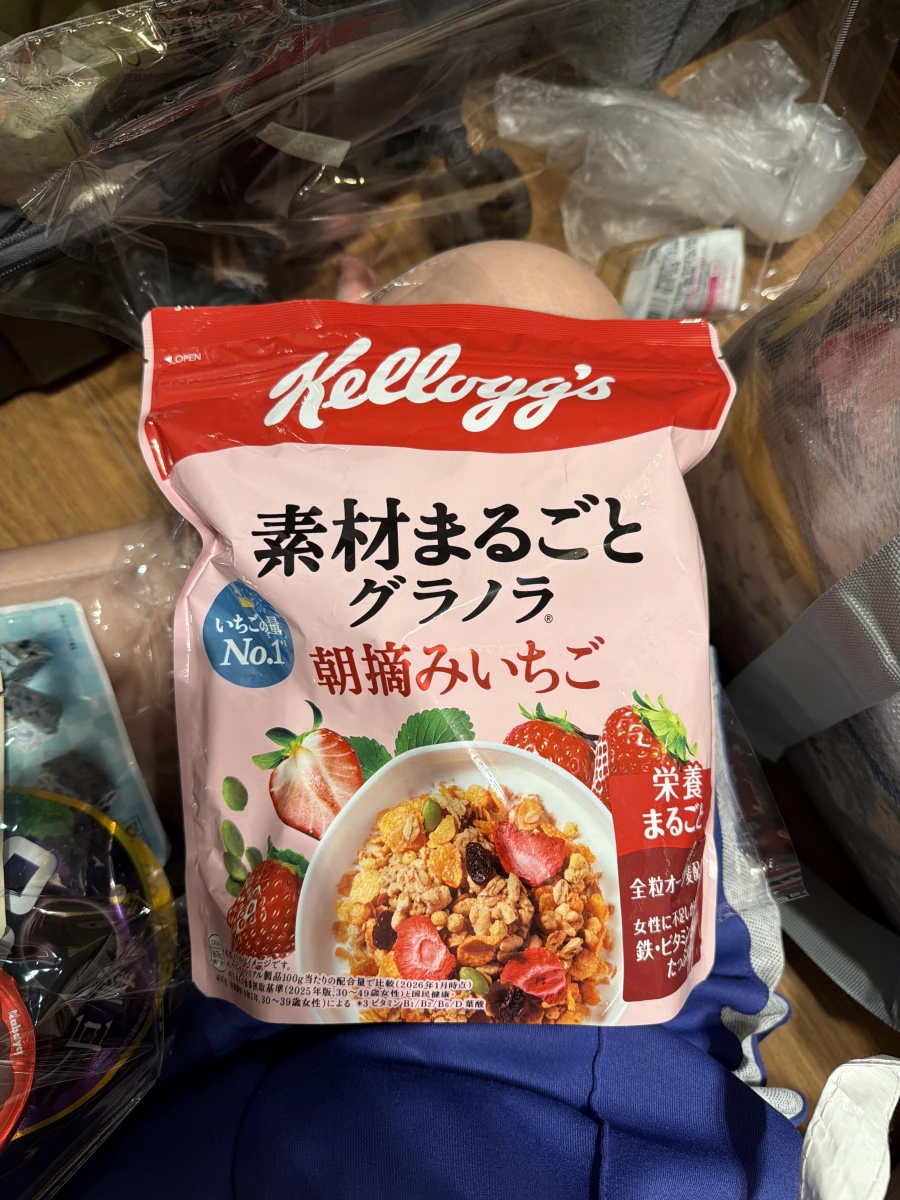 家樂氏素材全穀麥片（朝摘草莓口味）