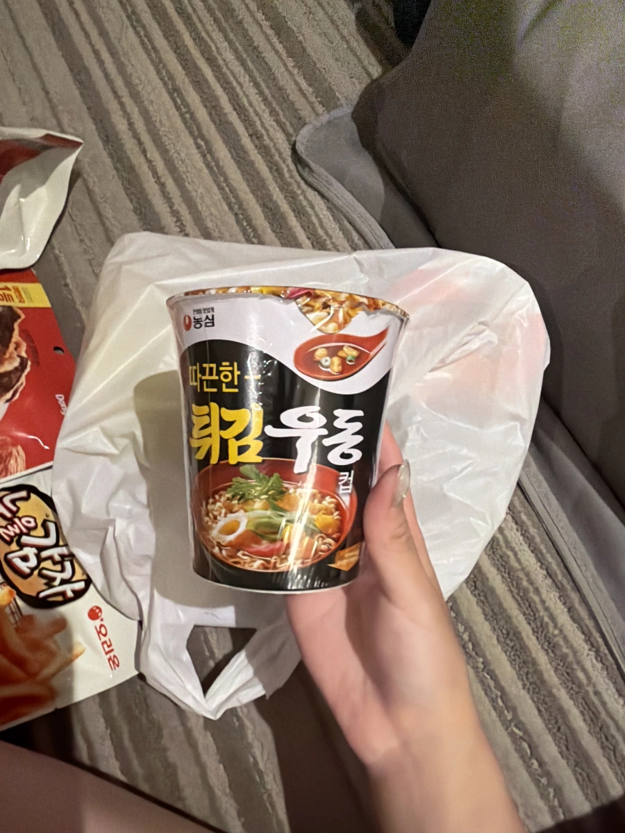 農心天婦羅烏龍杯麵、好麗友眼感馬鈴薯零食