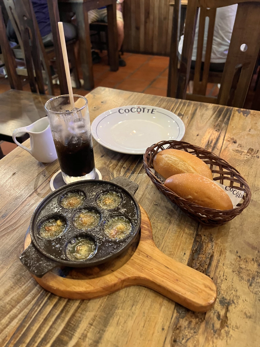 法式烤螺肉、餐包麵包等