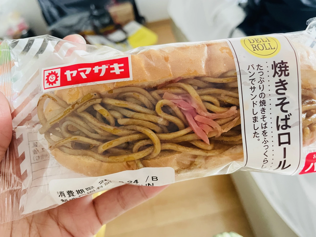山崎麵包 炒麵麵包 (Yamazaki Yakisoba Roll)