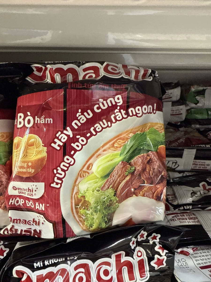Omachi 燉牛肉風味馬鈴薯泡麵 (Bò hầm)