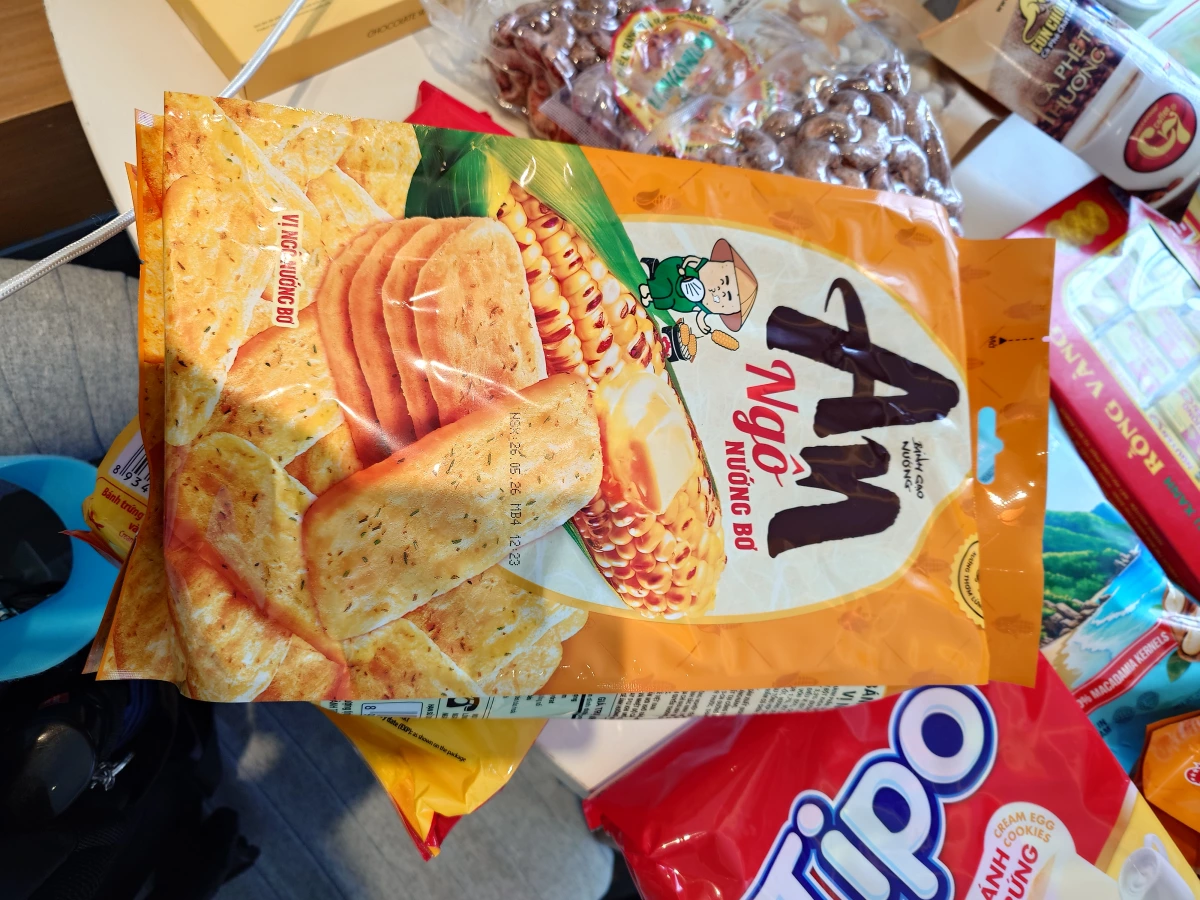 AM 奶油烤玉米餅 (Ngô Nướng Bơ)、Tipo 雞蛋餅乾 (Cream Egg Cookies)等