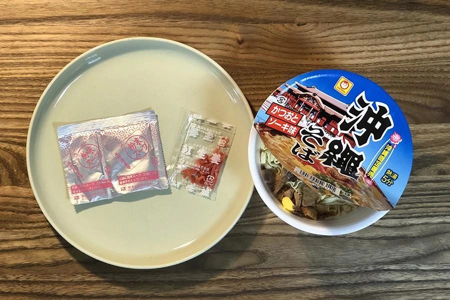 Maruchan 沖繩蕎麥麵 (泡麵)、泡麵附贈紅生薑包