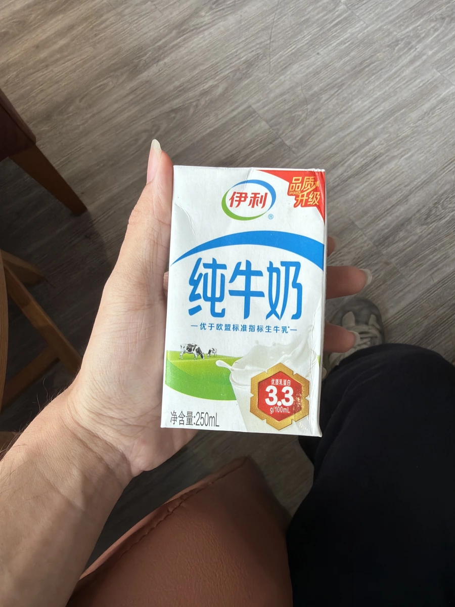 伊利純牛奶