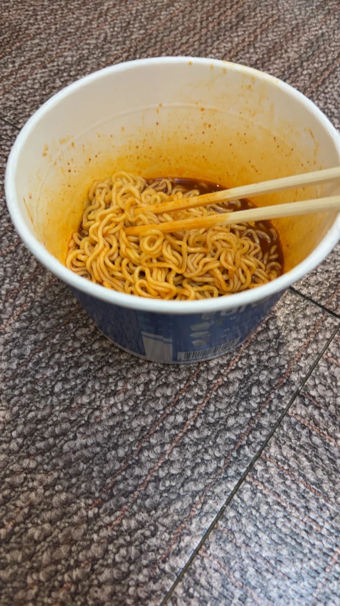 已開封沖泡之碗裝泡麵